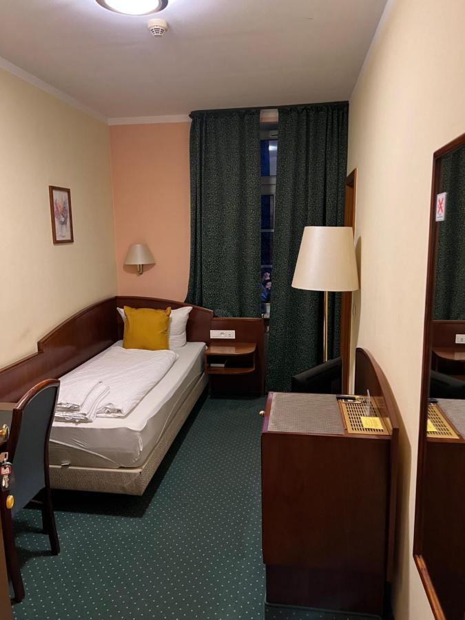 Hotel Am Schloss - Frankfurt An Der Oder Buitenkant foto