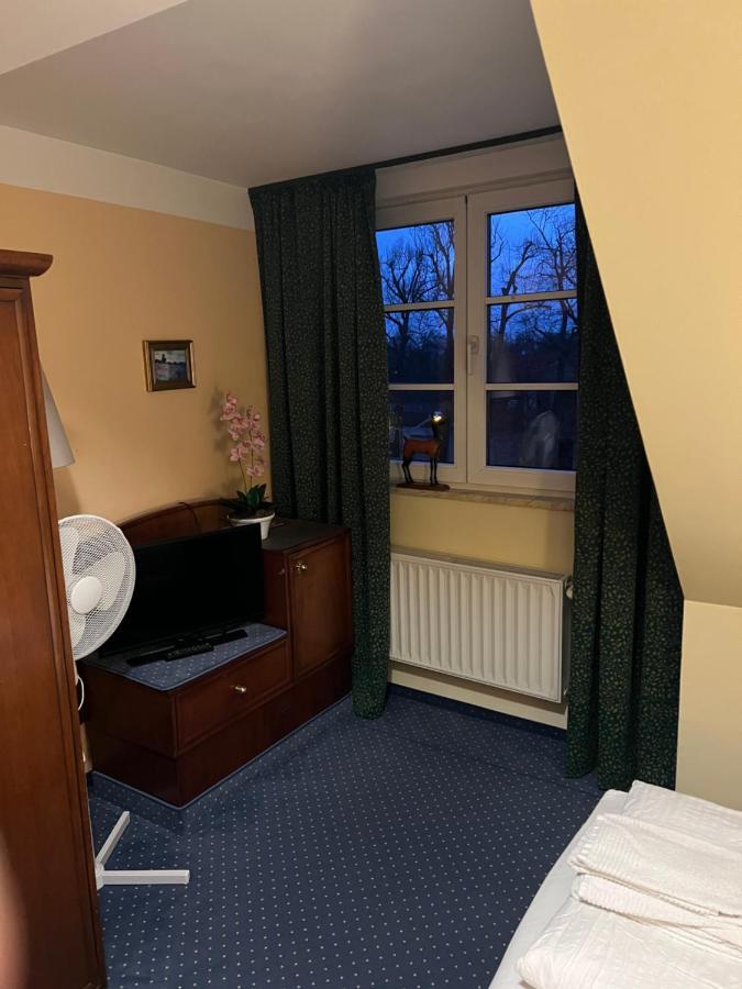 Hotel Am Schloss - Frankfurt An Der Oder Buitenkant foto