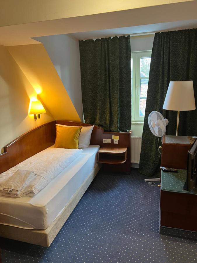 Hotel Am Schloss - Frankfurt An Der Oder Buitenkant foto