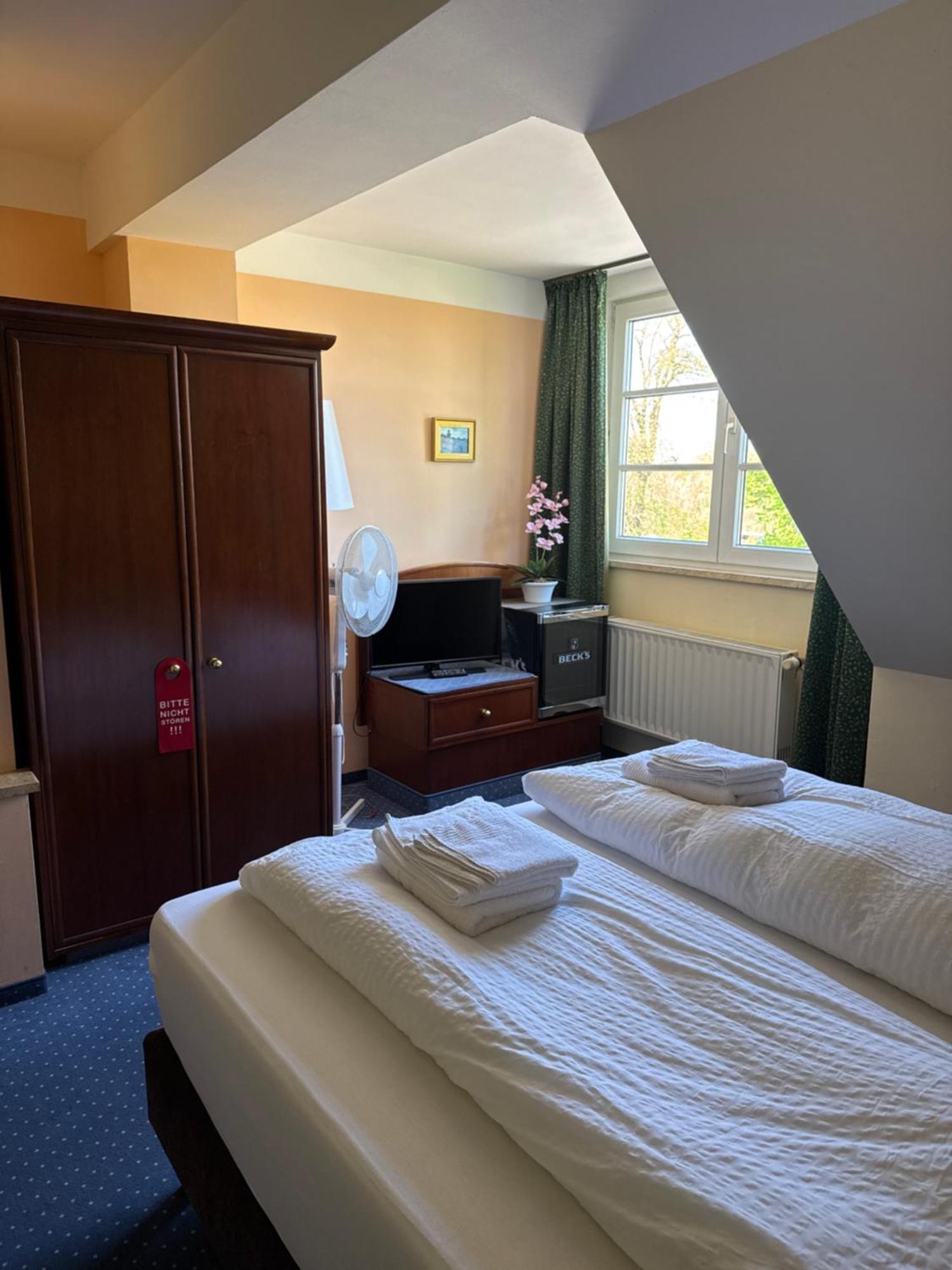 Hotel Am Schloss - Frankfurt An Der Oder Buitenkant foto